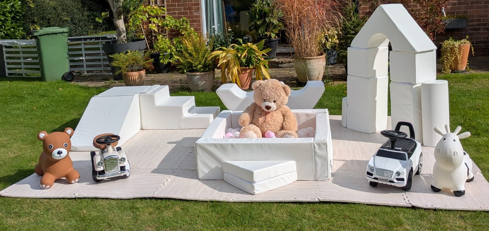 We have a range of Soft Play Packages to chose from which can be hired for your event. We cover  Stockport, Cheshire & South Manchester.